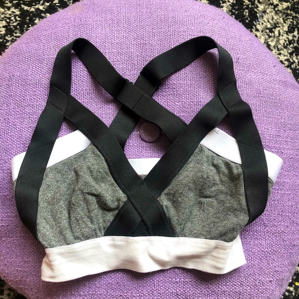Aritzia Bra Top Triangle Community Sports Bra Contrast Seam